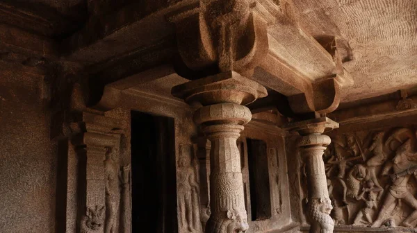 Templo Cueva Mahishasuramartini Pilar Tallado Roca Encuentra Fondo Del Templo —  Fotos de Stock