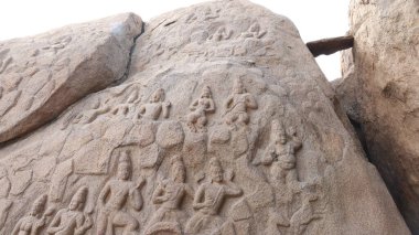 Arjuna 'nın Mahabalipuram' daki kefareti olarak da bilinen Ganj soyu Asya 'nın en büyük kaya kabartmalarından biridir ve birçok Hindu yazıtında yer almaktadır..