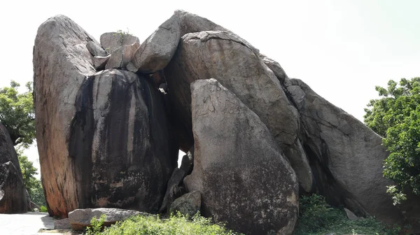 Der Große Felsen Boden Befindet Sich Natürlichen Hintergrund — Stockfoto
