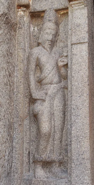 Standbeeld Van Een Hindoe God Gebeeldhouwd Steen Rots Ligt Achtergrond — Stockfoto