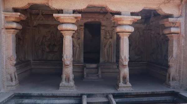 Templo Caverna Varaha Antigas Estátuas Esculpidas Rocha Esta Uma Das — Fotografia de Stock