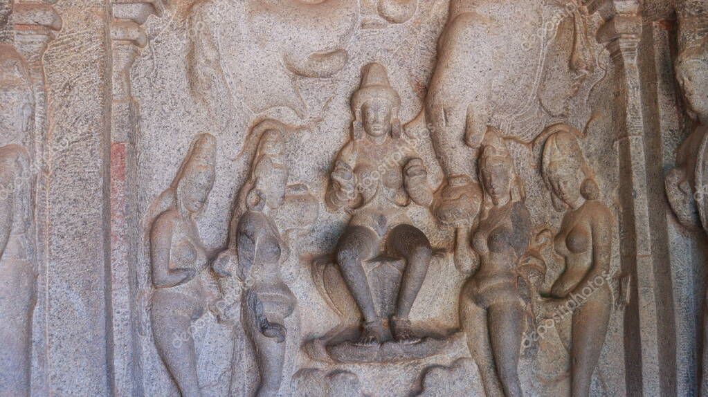 El Templo de la Cueva de Varaha. Antiguo Estatuas talladas en roca