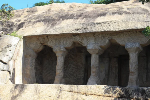 Templo Caverna Esculpido Rocha Seus Pilares Está Incompleta Pano Fundo — Fotografia de Stock