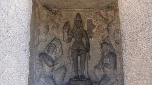 Ять Колісниць Статуї Індуських Божеств Вирізьблених Каменю Скелястому Тлі Місце — стокове фото