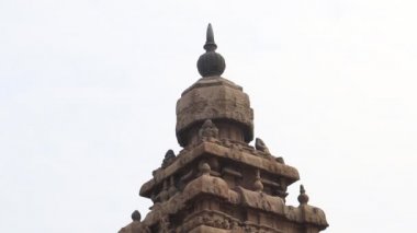  Taş tapınak bir sahil tapınağıdır. Taşa oyulmuş kadim bir taş. Tepeden tırnağa. Mahabalipuram.