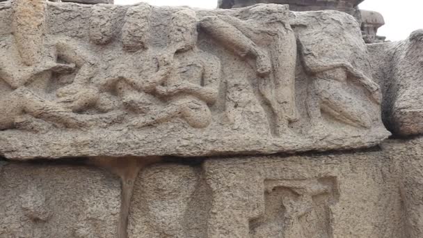 Statyer Inristade Gammal Sten Oavslutade Statyer Placering Mamallapuram — Stockvideo