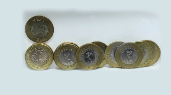 Haufen Indischer Rupien Münzen Zehn Rupien Münzen Stapelweise Auf Weißem — Stockfoto