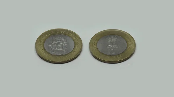 インド10ルピーコイン神社 Vaisnavi Devi Coin 白を背景に — ストック写真