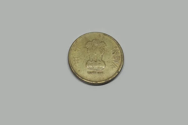 インド通貨5ルピー硬貨 インド通貨 古い5ルピー硬貨 — ストック写真