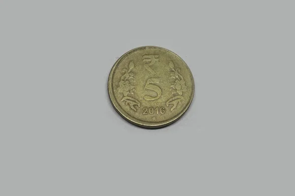 インド通貨5ルピー硬貨 インド通貨 古い5ルピー硬貨 — ストック写真