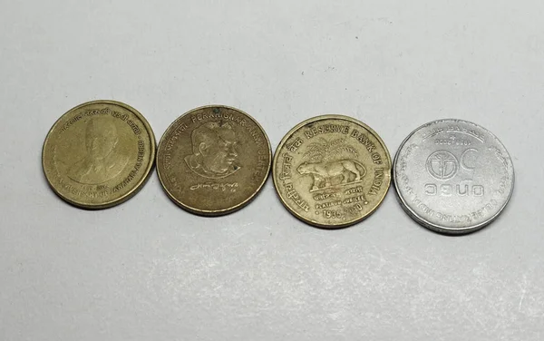 Różny Obraz Pięć Rupii Monety Indyjska Waluta Pięć Rupii Monety — Zdjęcie stockowe