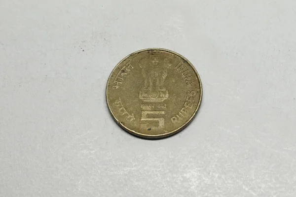 印度元 古铜色安娜元 5卢比硬币 正面观景 印度元 旧5卢比硬币 — 图库照片