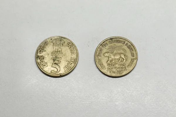 インド通貨 インド準備銀行5ルピー硬貨 インド通貨 古い5ルピー硬貨 — ストック写真