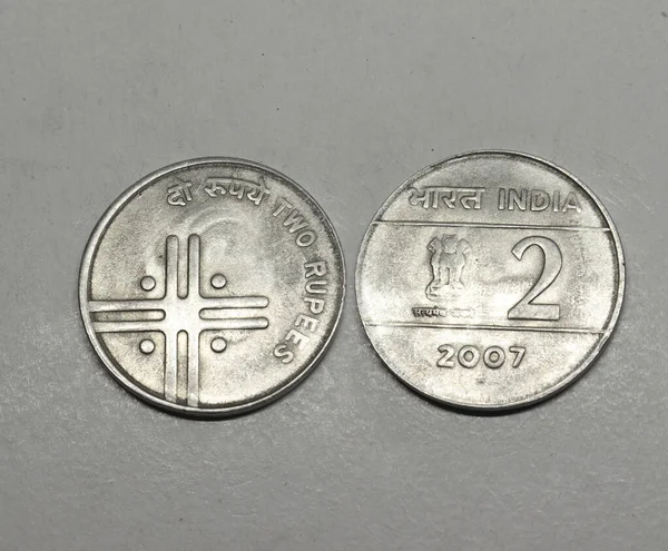 インド通貨2ルピー銀貨 インド通貨 2ルピー古いコイン — ストック写真