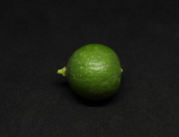 Зелений Лимонний Фрукт Чорному Тлі — стокове фото