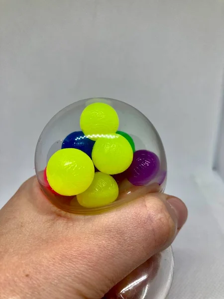 М'яка іграшка антистрес з різнокольоровими кульками — стокове фото