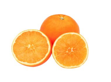 Yarı turuncu ve yeşil yapraklar beyaz arkaplanda izole edilmiş.