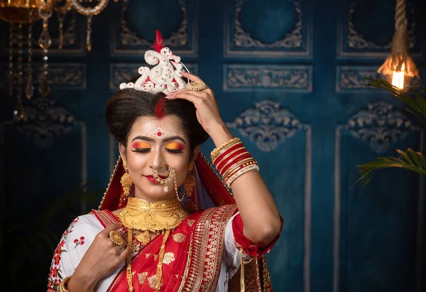 Portret Van Een Prachtige Bengali Bruid Elegante Trouwjurk Met Bruids — Stockfoto