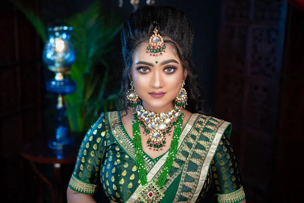 Portrait Beautiful Muslim Bridal Face Traditional Gorgeous Looking Green Lehenga — ストック写真