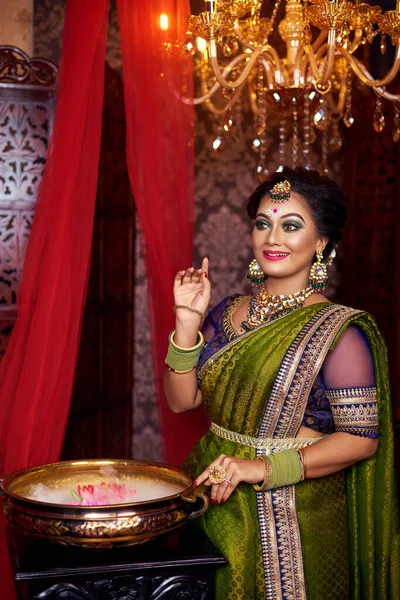Portrait Beautiful Bride Bengali Reception Makeover Studio Shoot Props — ストック写真
