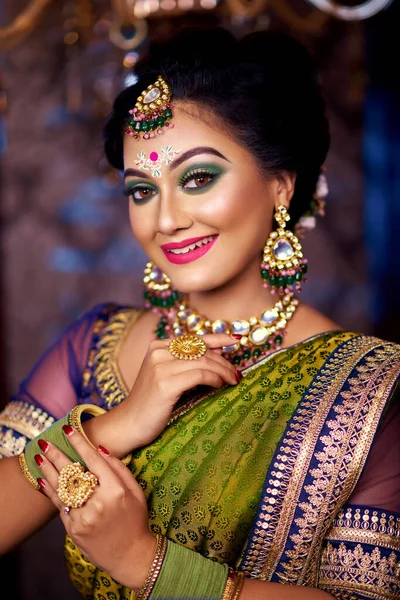 Portrait Beautiful Bride Bengali Reception Makeover Studio Shoot Props — ストック写真