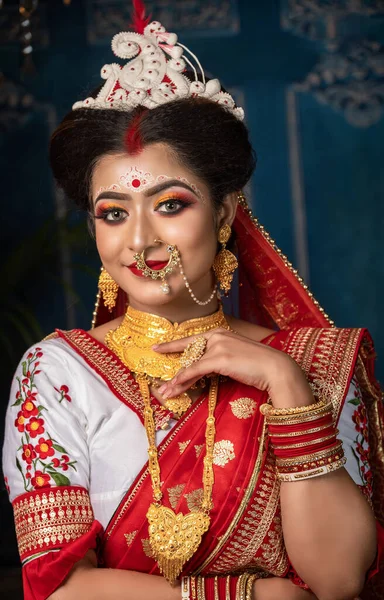 Portrait Beautiful Bengali Bride Elegant Wedding Dress Bridal Jewelry Bangle ストック写真
