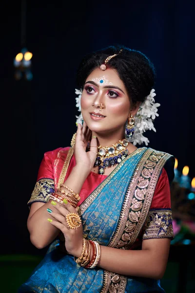 Portrait Beautiful Girl Bengali Reception Makeover Wearing Blue Benarasi Sare — ストック写真