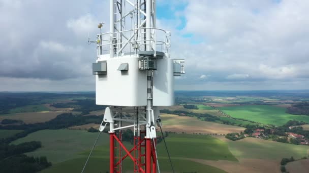 Estação de pesquisa ciência atmosférica drone meteorologia meteorológica aérea internacional sol piranômetro, medição da direção do vento, medição de entrada de radiação solar difusa torre científica — Vídeo de Stock