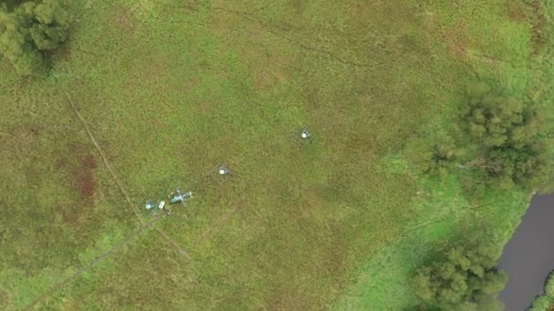 Station de recherche scientifique pour l'étude des prairies humides, drone prise de vue aérienne écosystème station météorologique marécage saules cycle flux de carbone tourbillon covariance méthane recherche photosynthèse physiologique — Video