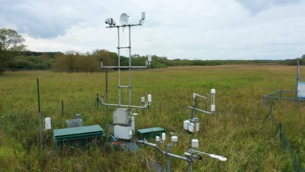 Wetlands science station research for studying meadows, drone aerial video shot ecosystem weather station swamp willows cycle carbon flux eddy covariance methane research physiological photosynthesis — Stock Video