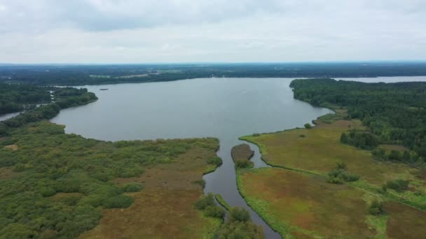 Étang Rozmberk biosphère Trebonsko réserve de l'UNESCO zone de paysage protégée zones humides système d'étangs de poissons pêche tchèque plus grandes prairies Trebon, drone vidéo aérienne météo de l'écosystème — Video