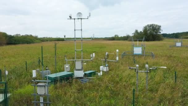 TREBON, CZCHECH Republic 2021年8月20日:湿地草原研究のための科学ステーション研究気象気象学、生態系沼は渦共分散メタン研究、気象学 — ストック動画