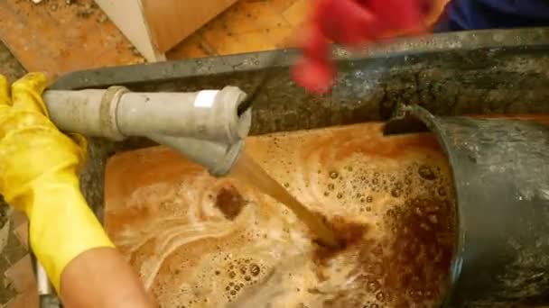 Cleaning Pipe Sewer Pressure Hose Out Dirt Waste Worker Machine — Vídeo de Stock