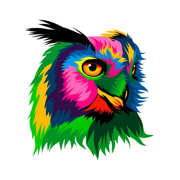 Retrato de cabeza de un búho de orejas largas, búho águila de pinturas multicolores. Salpicadura de acuarela, dibujo en color, realista — Archivo Imágenes Vectoriales