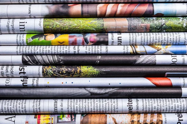 Son Haberler Konsepti Katlanmış Gazete Yığını — Stok fotoğraf