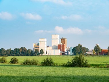 JOURE, NETHERLANDS - 26 SEP 2017: Joure, Friesland 'daki Douwe Egberts kahve, çay ve tütün fabrikaları