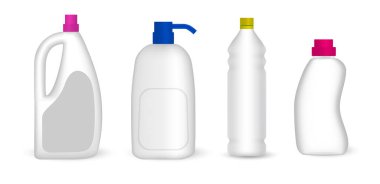 İçinde kimyasal temizlik ürünü olan bir dizi deterjan şişesi. Beyaz arka planda izole edilmiş çeşitli şekillerde beyaz plastik sabun şişeleri.. 