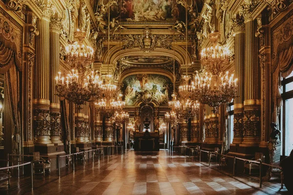 巴黎加尼耶宫的内部 — 图库照片