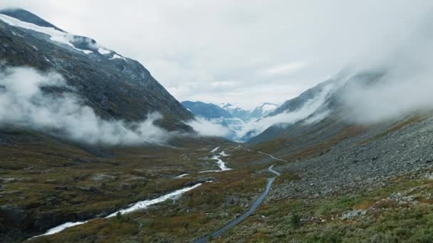 Vliegen over prachtige Noorse landen, wegen, wolken — Stockvideo