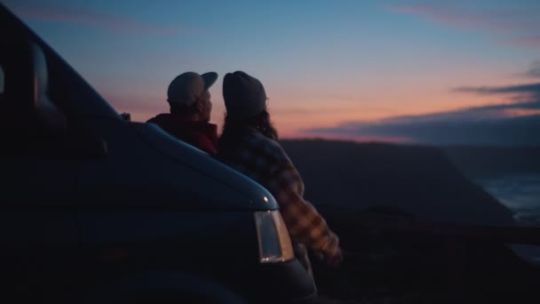 Cinematic Lens View Soft Blurry Focus Young Romantic Couple Travelers — Video