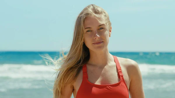 Portrait Beautiful Young Woman Red Swimsuit Stand Empty Sunny Beach — Fotografia de Stock