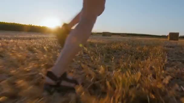 Camera Follows Feet Young Skinny Woman Run Away Field Summer — Stockvideo