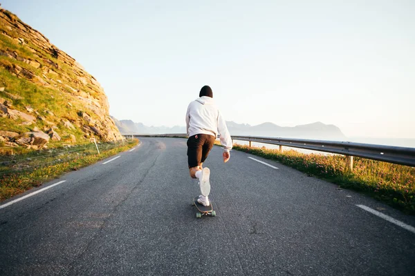 Hipster Skater Ride Longboard Empty Epic Road Millennial Man Hoodie — Fotografia de Stock
