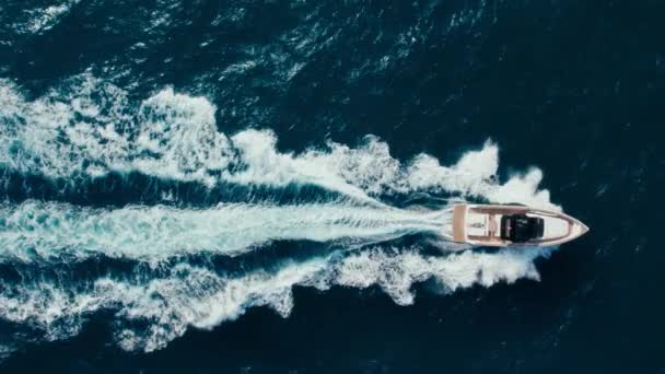 Top View Slow Motion Drone Shot Luxury Motorboat Ocean Waters — Stock video