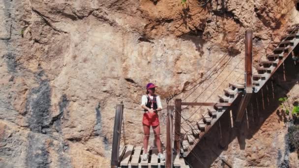Female Adventurer Hiking Outfit Stand Extreme Adrenaline Bridge Challenging Route — Stock video