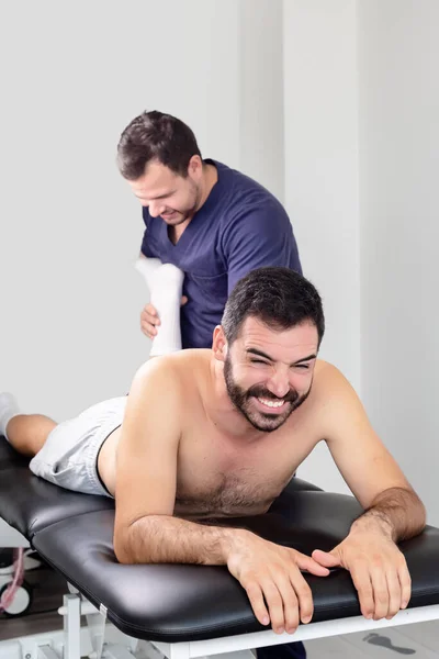Patient Lying Stretcher Feeling Pain Physiotherapist Flexes His Leg — Stock Photo, Image