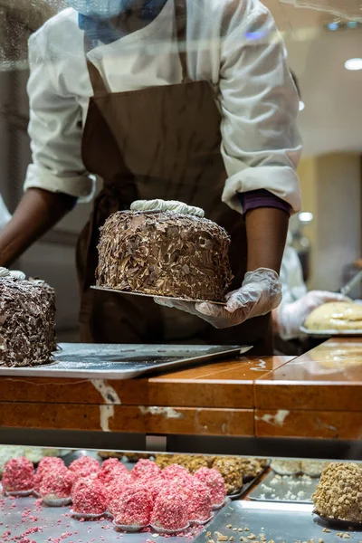 Hands Confectioner Chocolatier Work Making Cake Merveilleux Marvelous Consists Sandwich — Stock Photo, Image