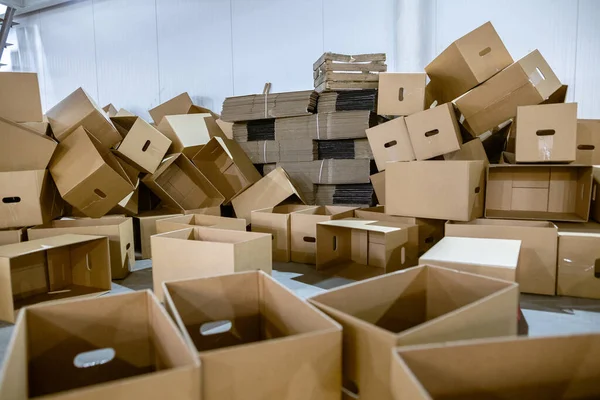 Caixas Papelão Dobrável Montadas Desmontadas Folhas Perfuradas Papelão Ondulado Embalagem — Fotografia de Stock