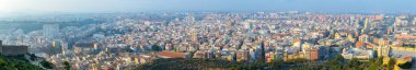 Alicante 'nin kuzeybatısındaki Benacantil Dağı' ndan hava panoramik manzarası. Costa Blanca 'da. Alicante, Valencia, İspanya.