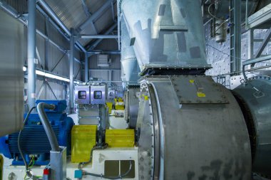 Mikro iklim desteği sistemleri büyük bir sanayi bölgesinde. Hava boruları giriş ve egzoz boruları. Hayranlar ve klima. Basınç kontrol sistemleri, nem, sıcaklık.